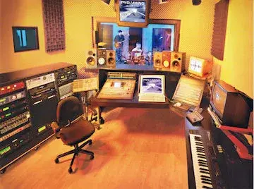 A beatmaking studio with a lot of music production equipment.